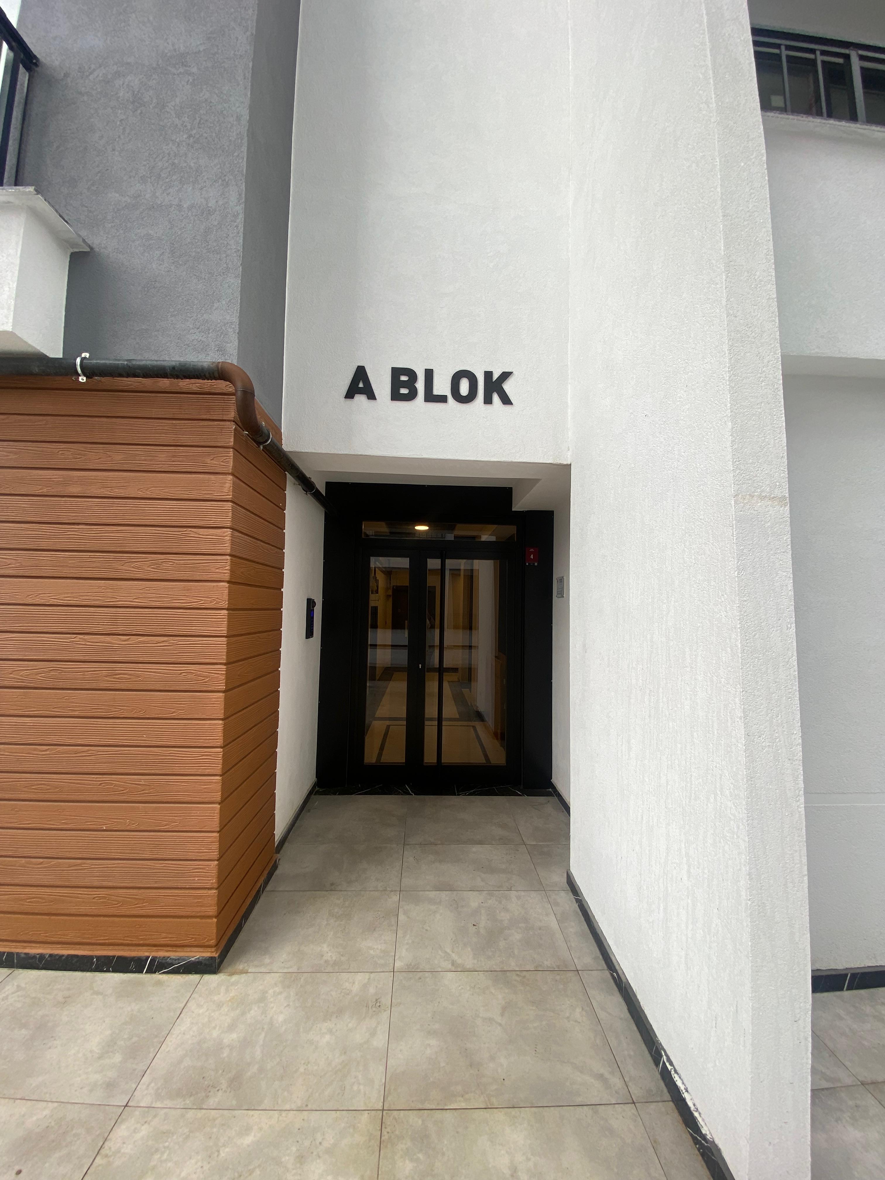 MABEL GAYRİMENKUL/ADACIK YAKAMOZ SİTESİNDE 1+1 SATILIK DAİRE